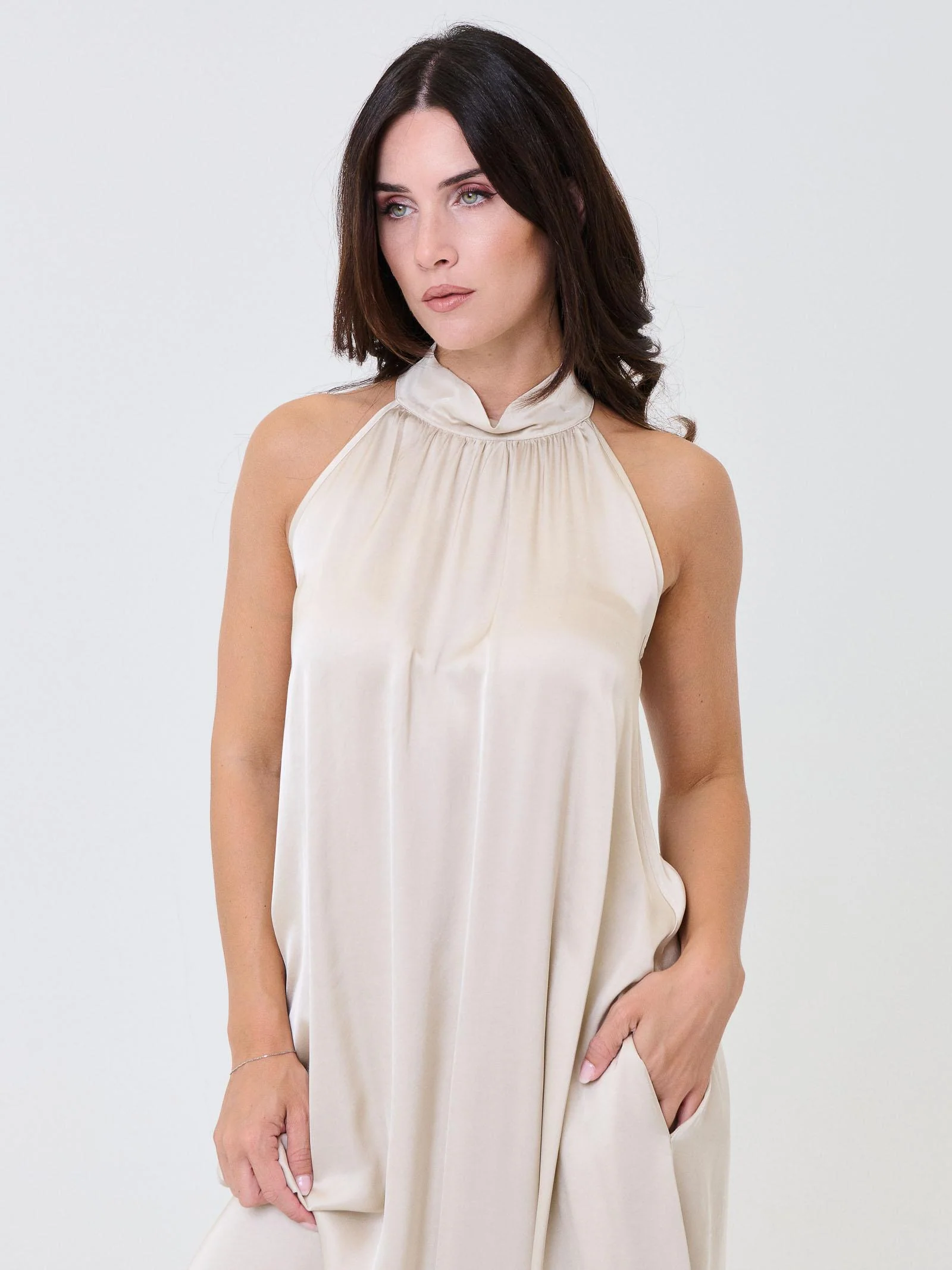 Abito lungo Armoire beige a giro maniche e collo alto - Image 3