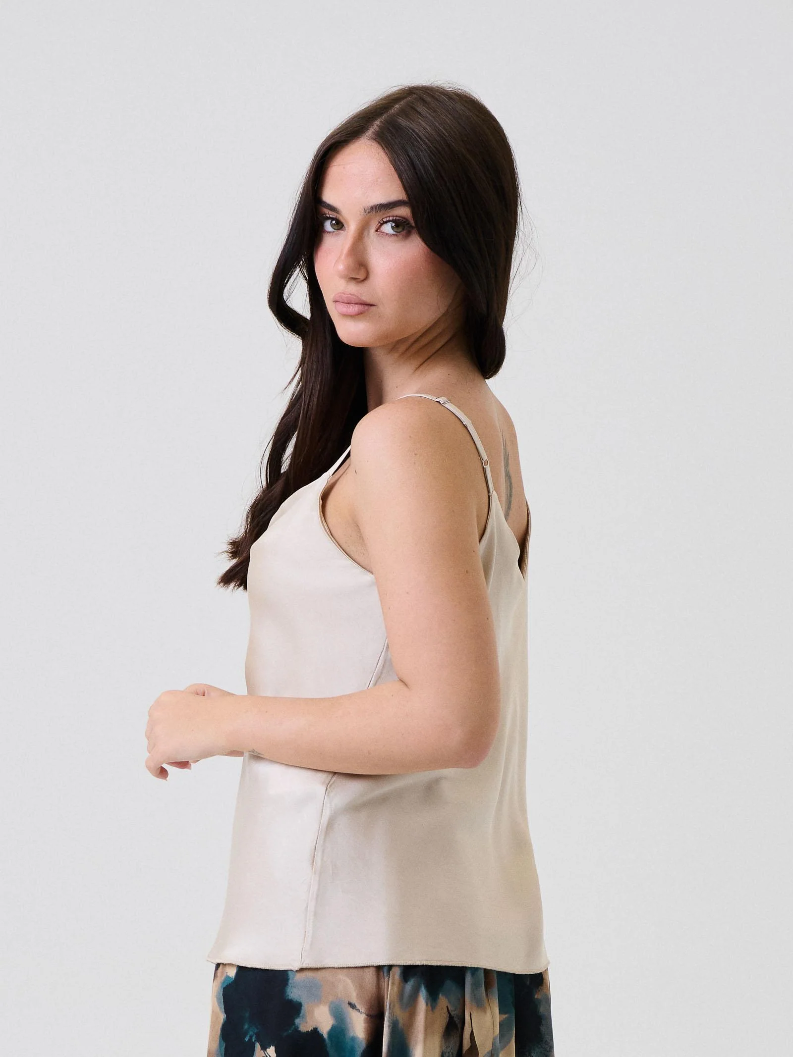 Bluse Armoire beige con scollo rotondo - Image 3