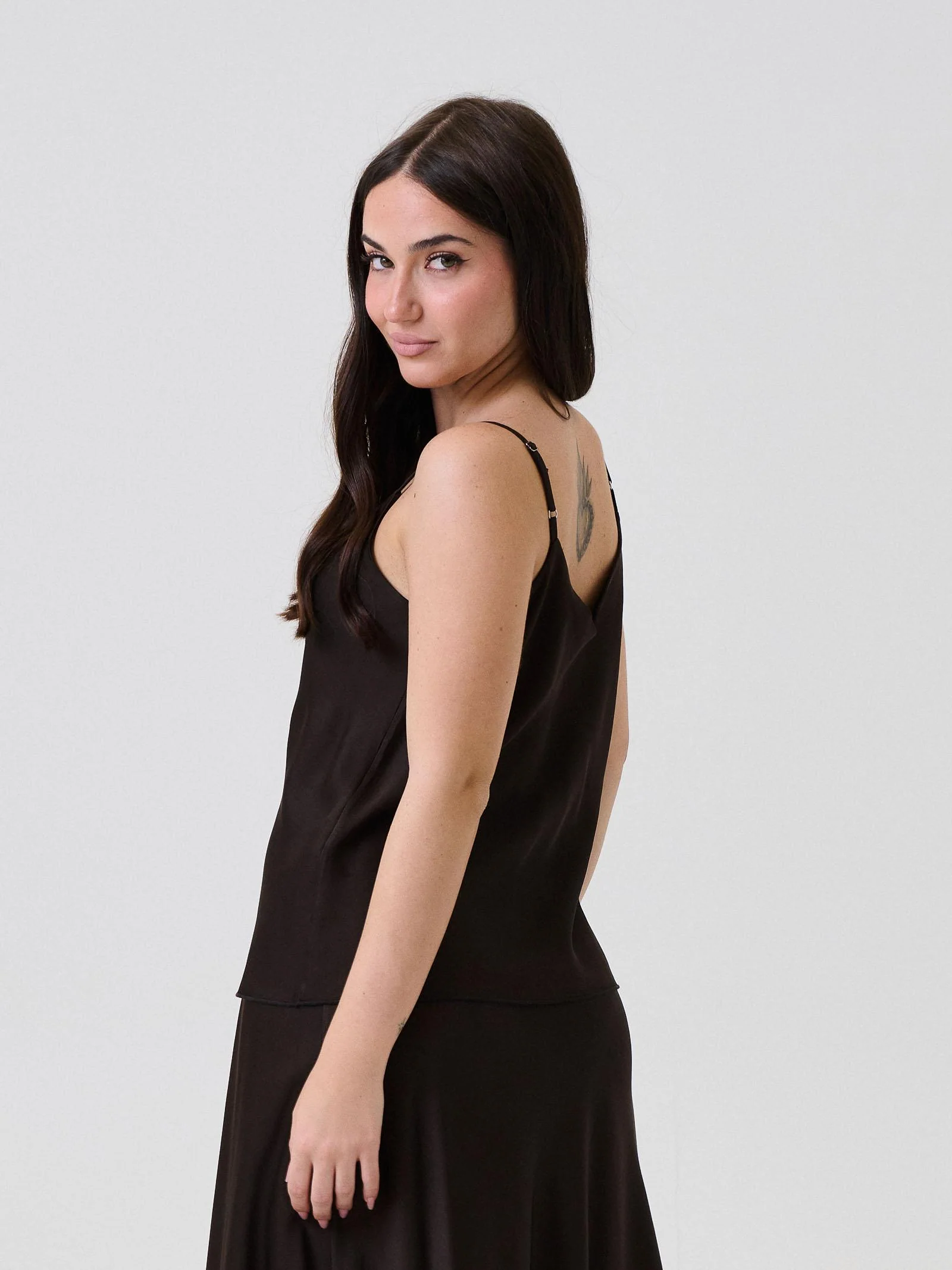 Bluse Armoire marrone scuro con scollo rotondo - Image 3