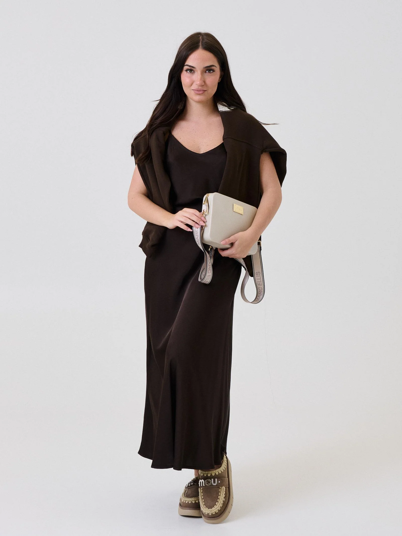 Bluse Armoire marrone scuro con scollo rotondo - Image 4